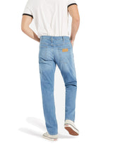 Wrangler Mens Greenboro Stretch Straight Leg An Upbeat Stonewash Blue Jeans (Sky)