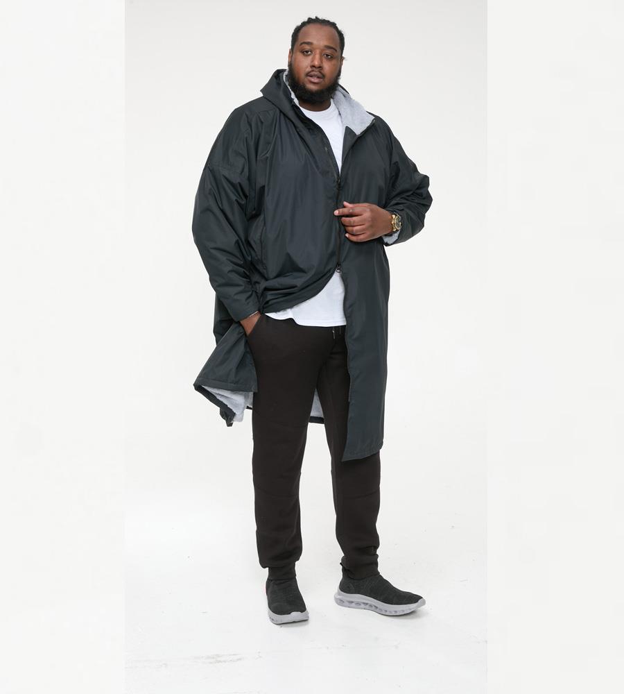 D555 WEBBER Sherpa Lined Showerproof Changing Robe For Men in Black, 2XL-6XL
