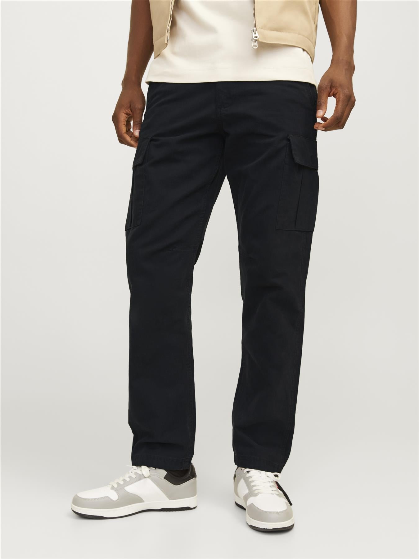 Jack & Jones Relaxed Fit Cargo Pants For Men - JPSTKANE BARKLEY CARGO PANT NOOS in Black , 27W-36W
