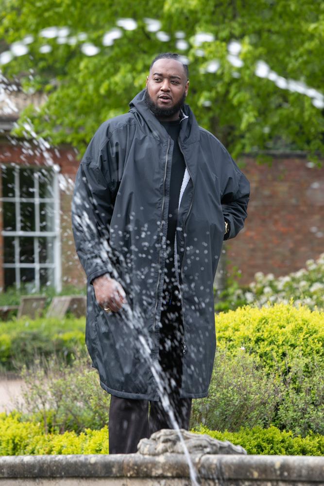 D555 WEBBER Sherpa Lined Showerproof Changing Robe For Men in Black, 2XL-6XL