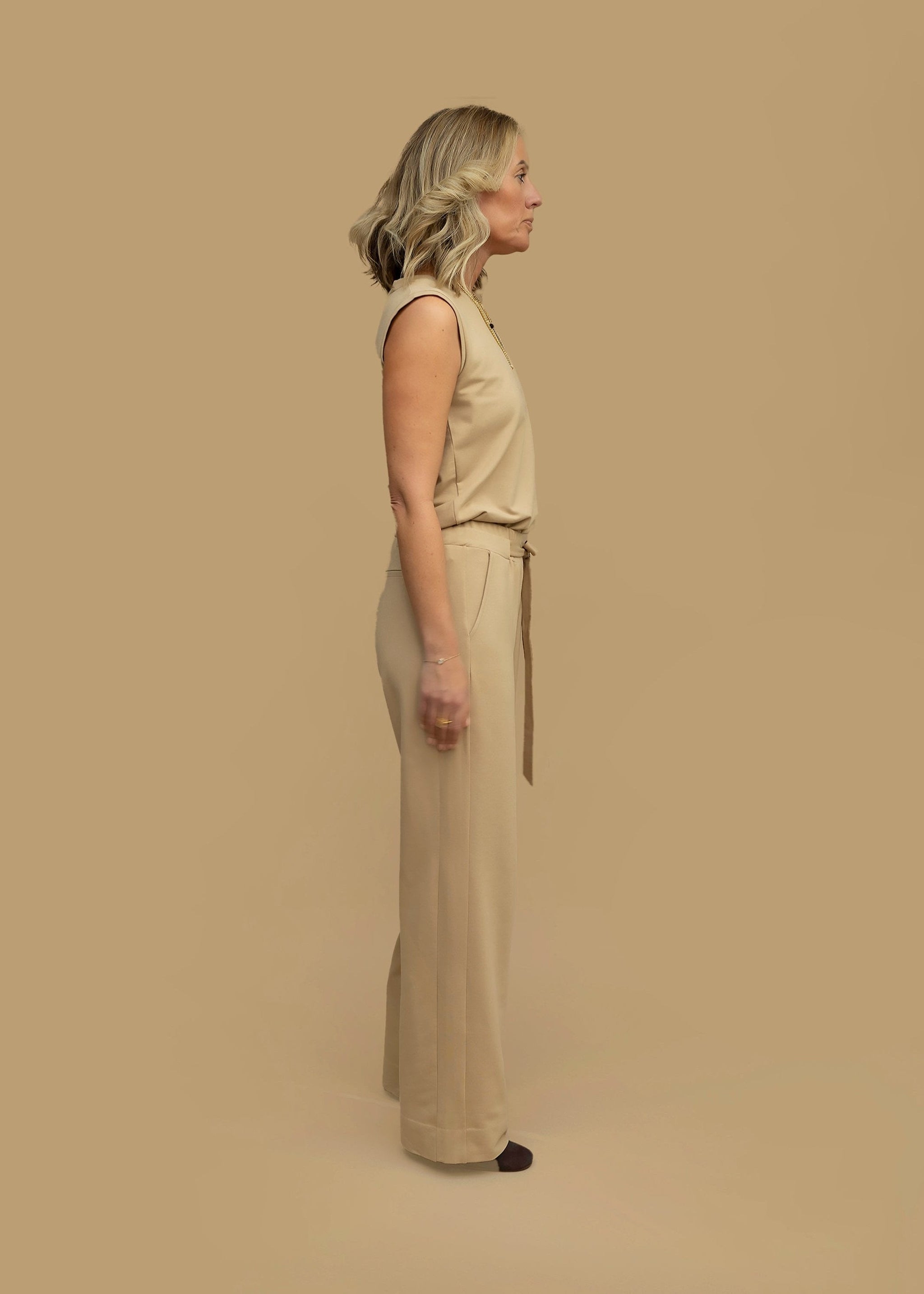 HERO sleeveless top, camel