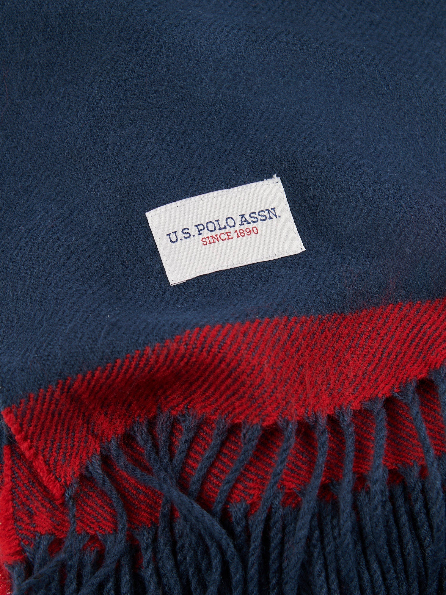 Luxurious Soft Handle Twill Boxed Throw in Navy Iris