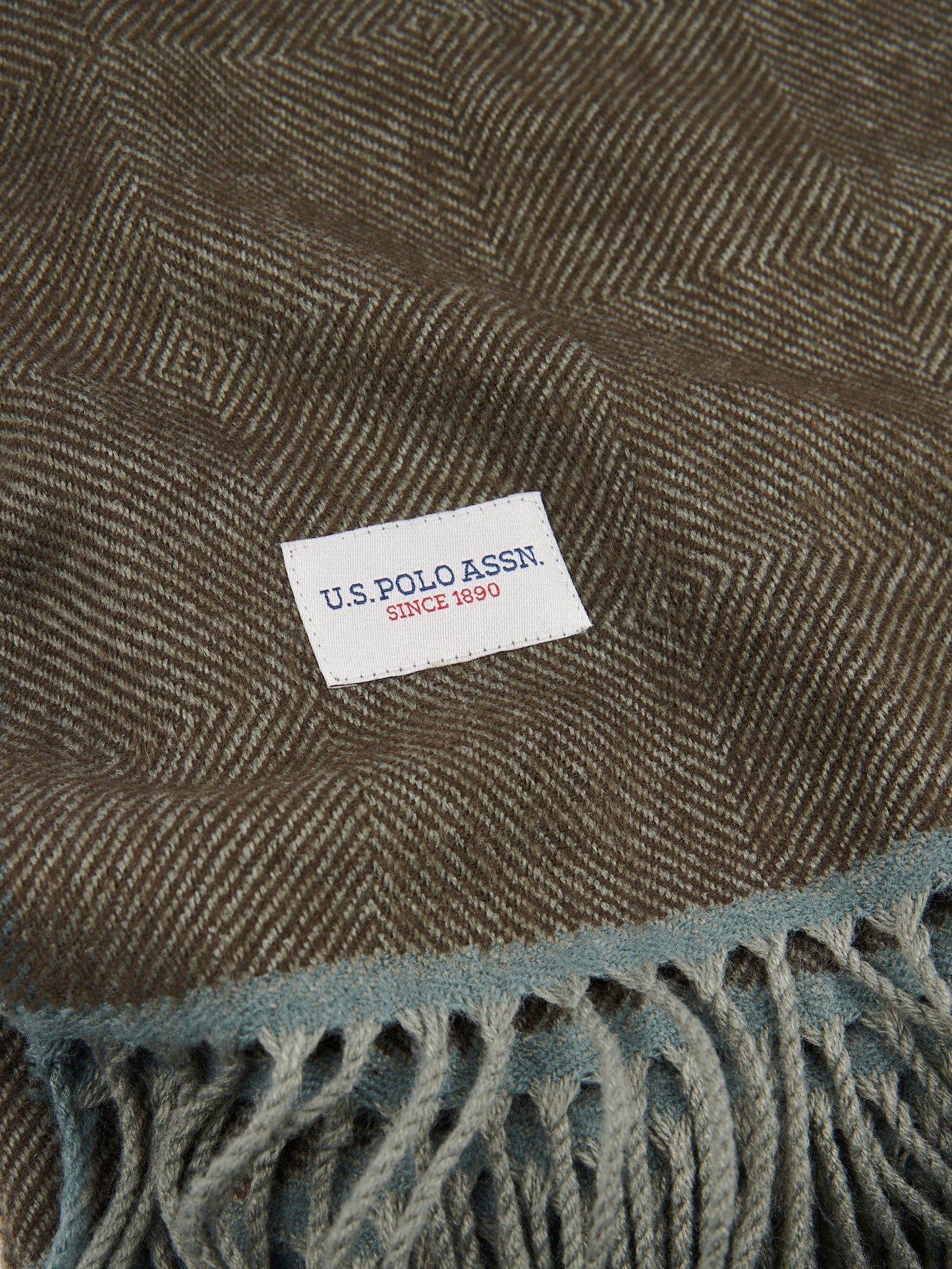 Luxurious Herringbone Boxed Throw in Desert Palm