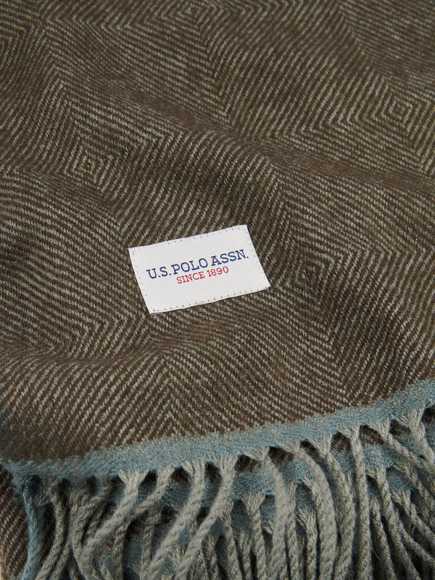Luxurious Herringbone Boxed Throw in Desert Palm