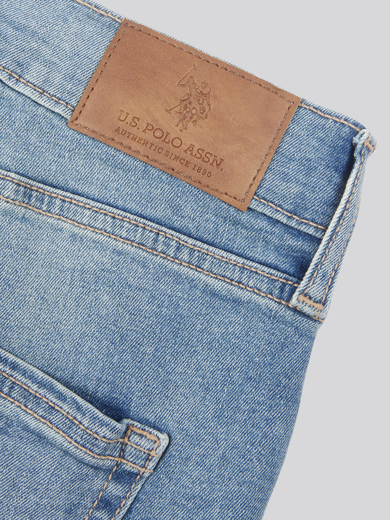 Mens 5 Pocket Regular Fit Denim Jeans in Mid Wash