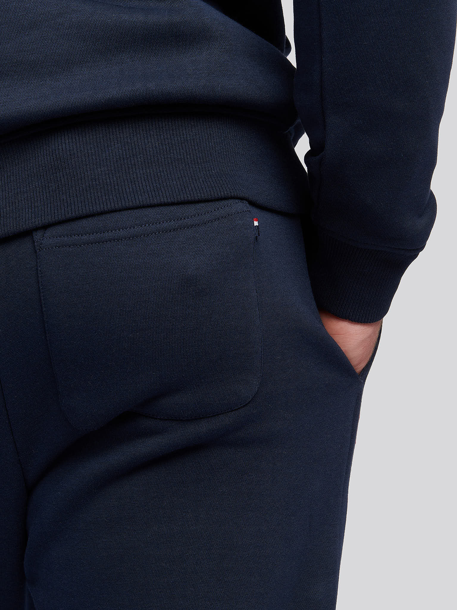 Mens Player 3 Jogger in Dark Sapphire Navy / Haute Red DHM