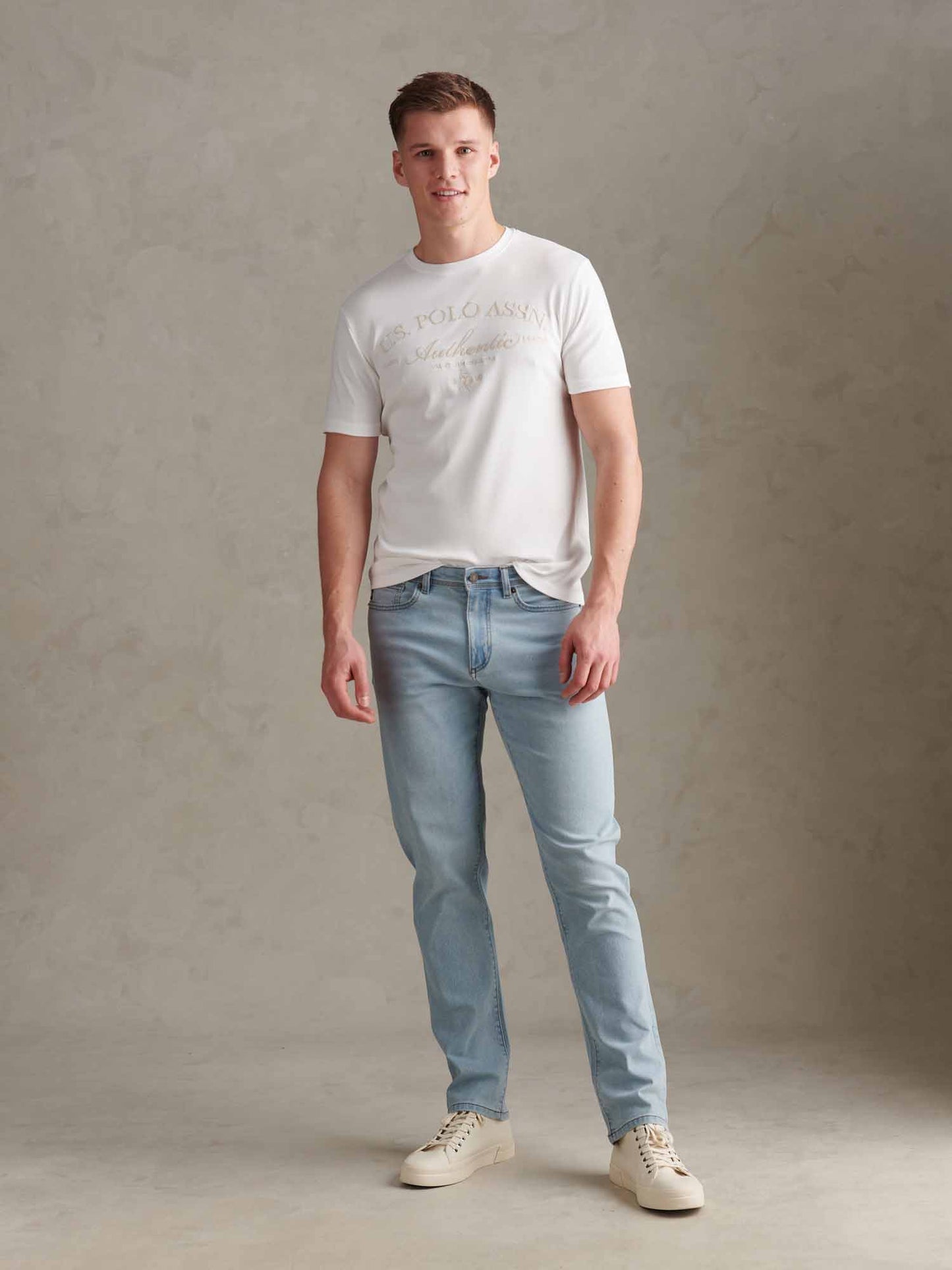 Mens Classic Fit Jean Mid Wash