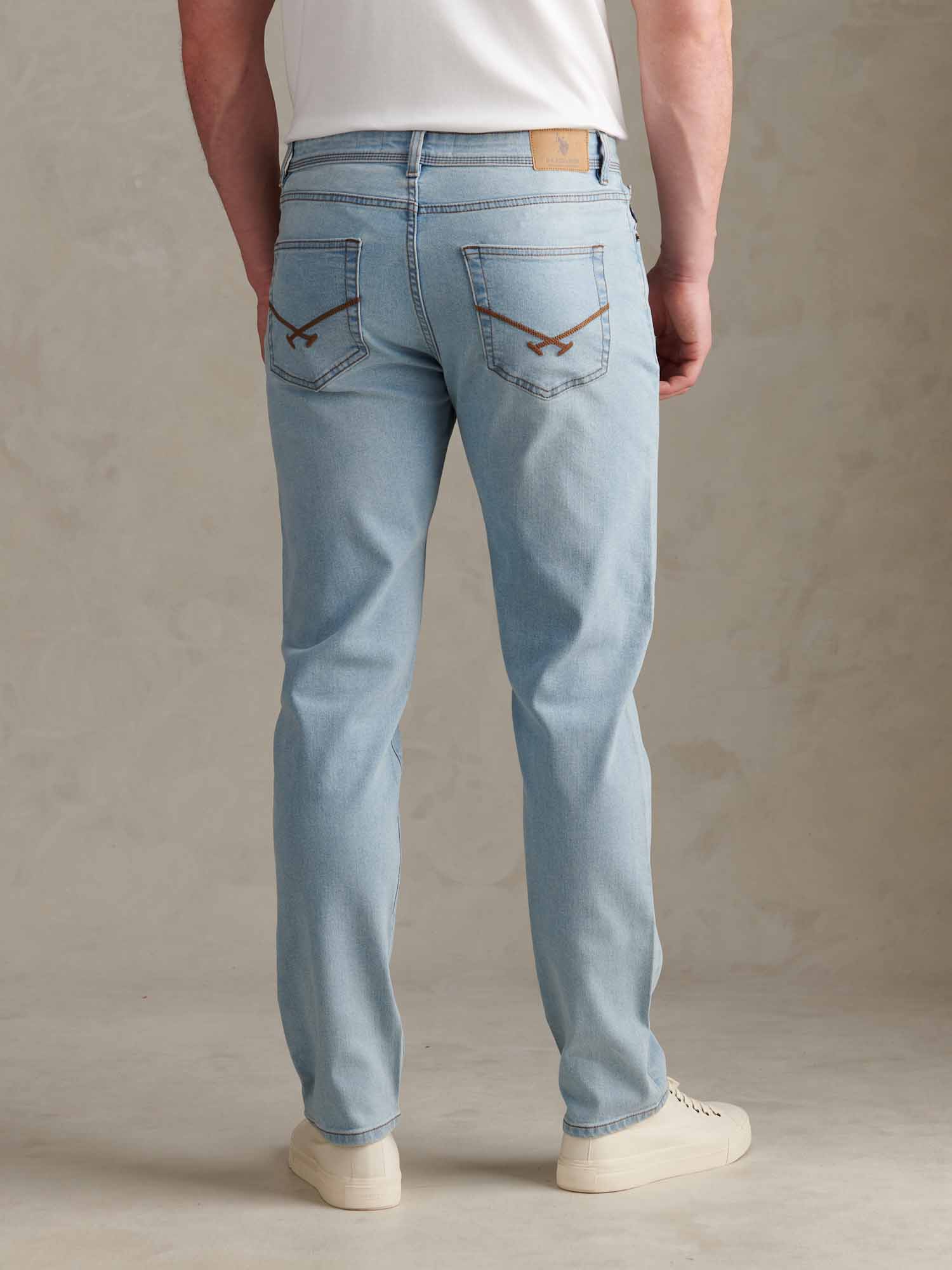 Mens Classic Fit Jean Mid Wash