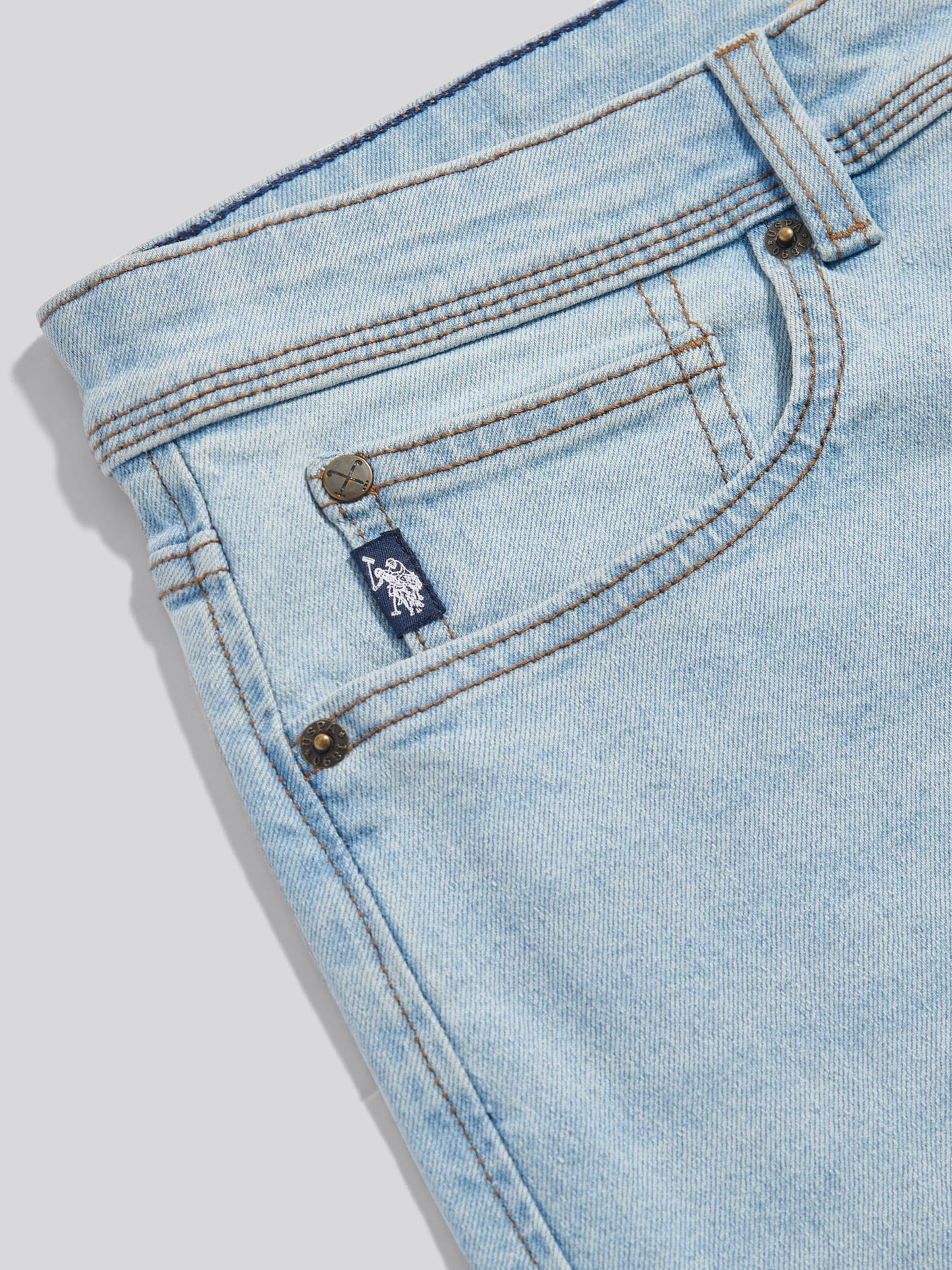 Mens Classic Fit Jean Mid Wash