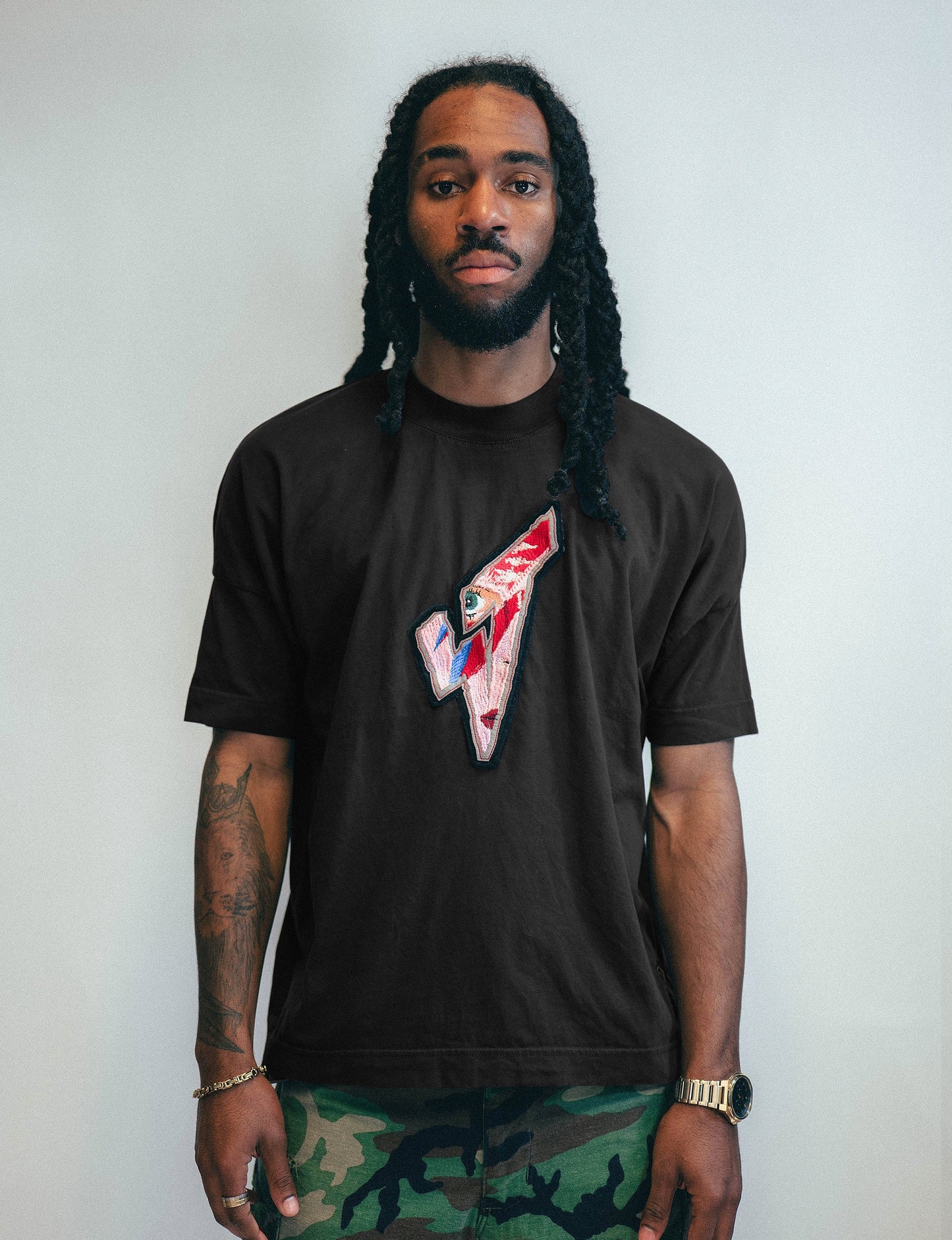ST 'A Lad Insane' Embroidery Patch T-Shirt in Black (Oversized Fit)