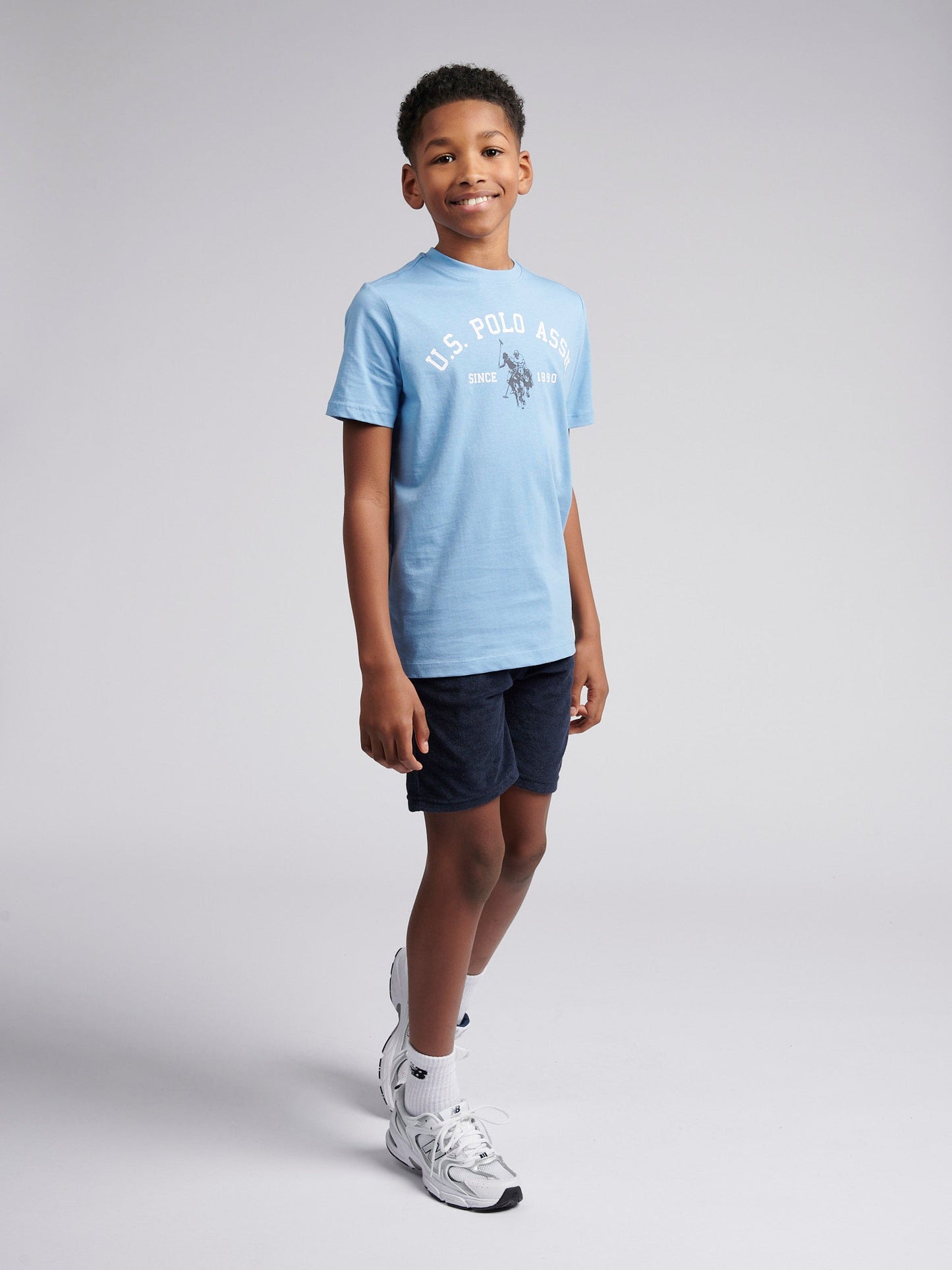 Boys Signature Arch Print T-Shirt in Allure