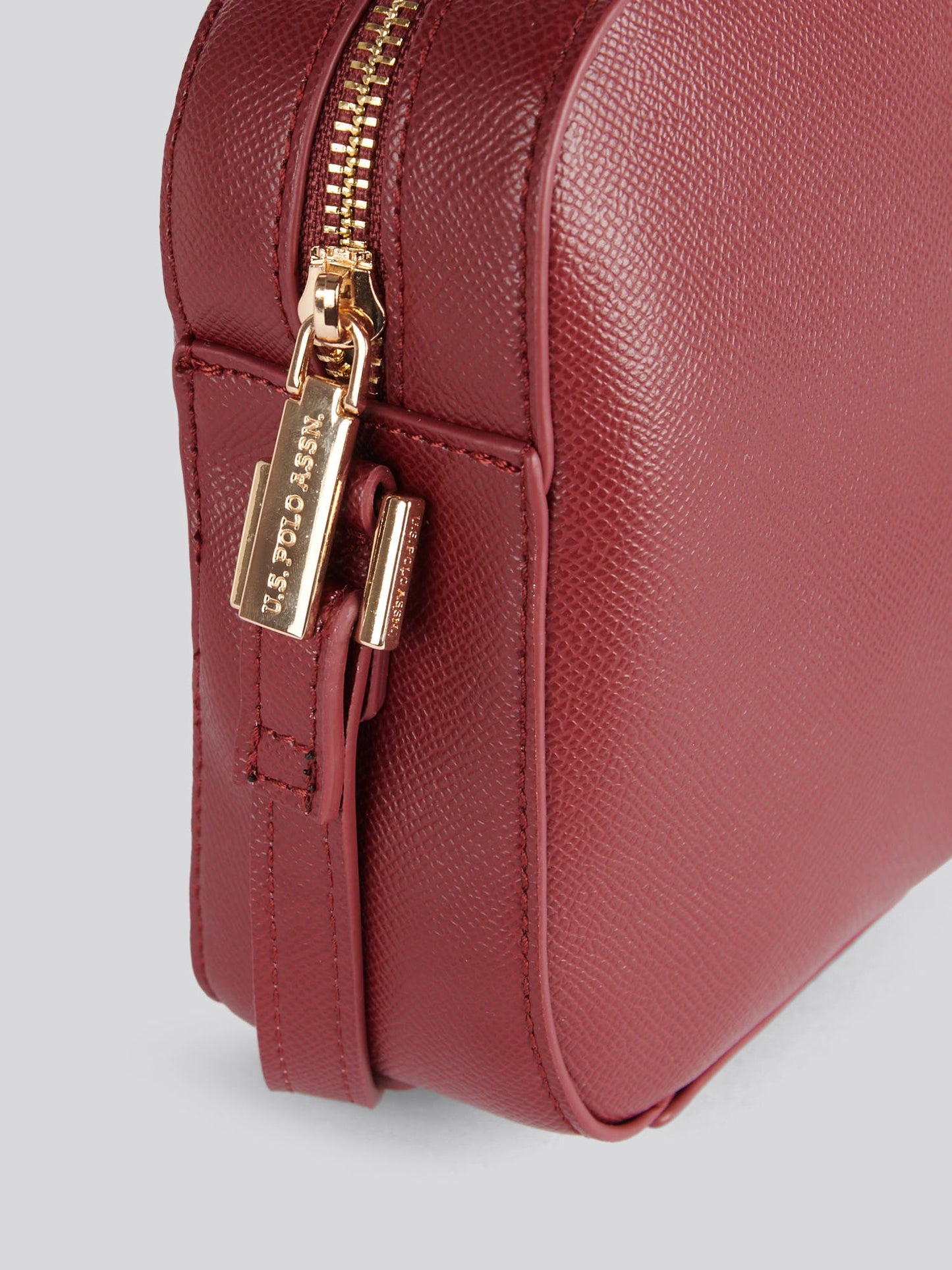 U.S. Polo Assn. Womens Jones Crossbody Bag Wine