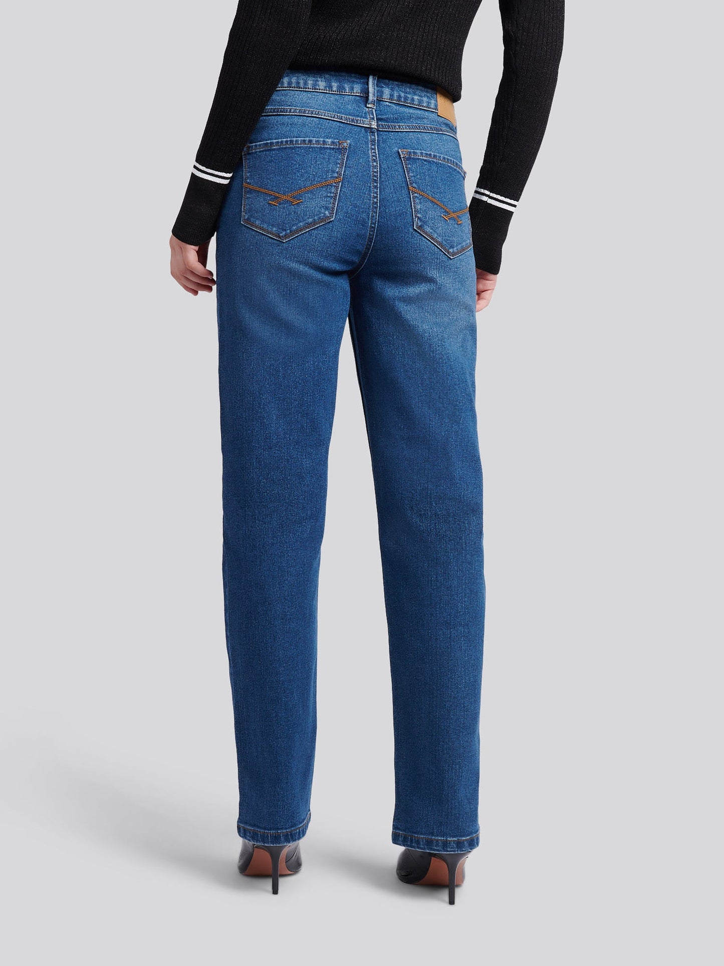 Womens Straight Fit Jean Mid Wash