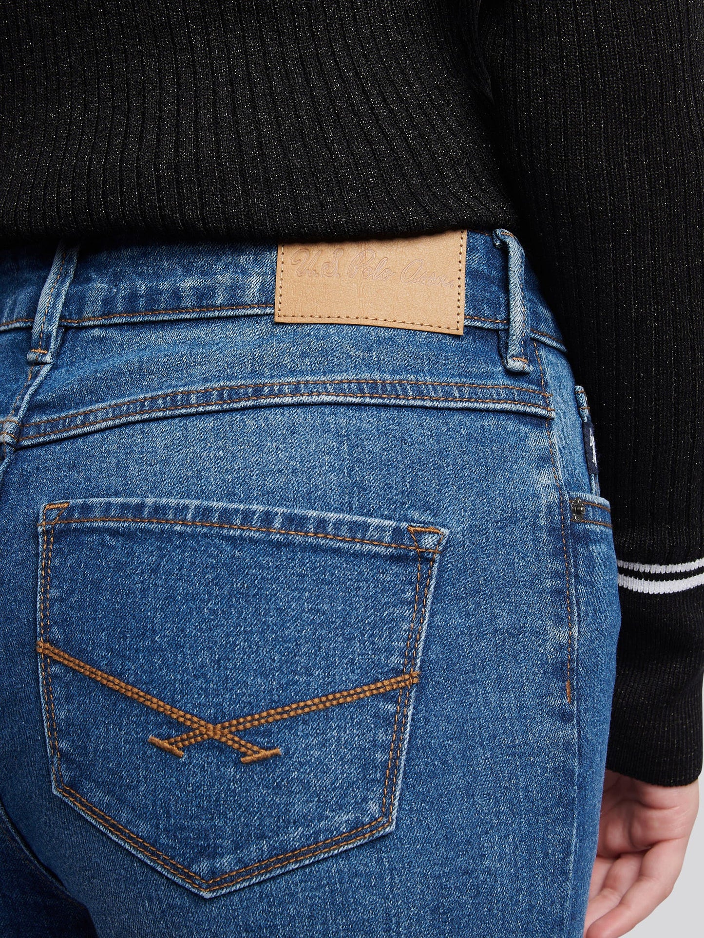 Womens Straight Fit Jean Mid Wash