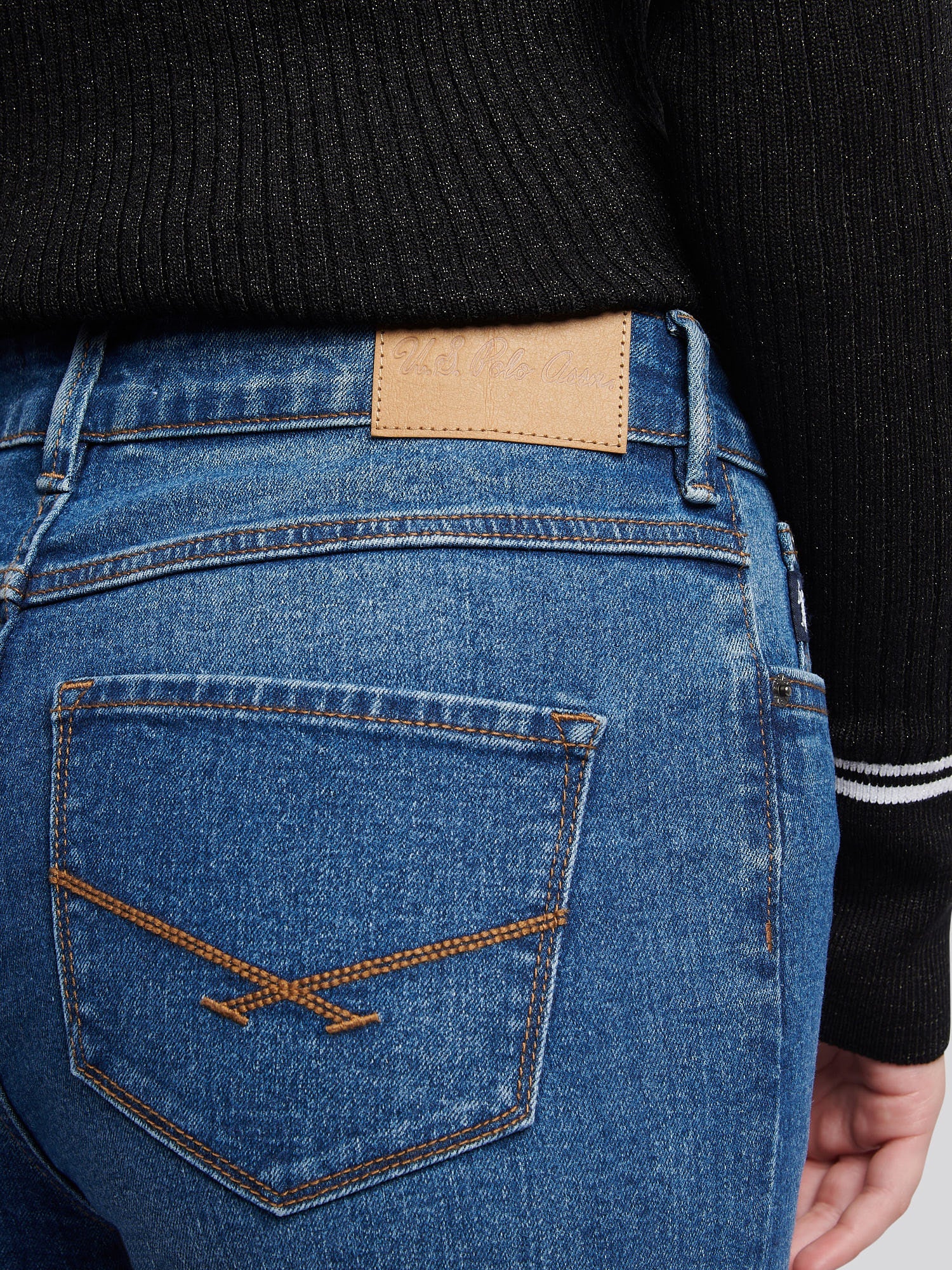 Womens Straight Fit Jean Mid Wash
