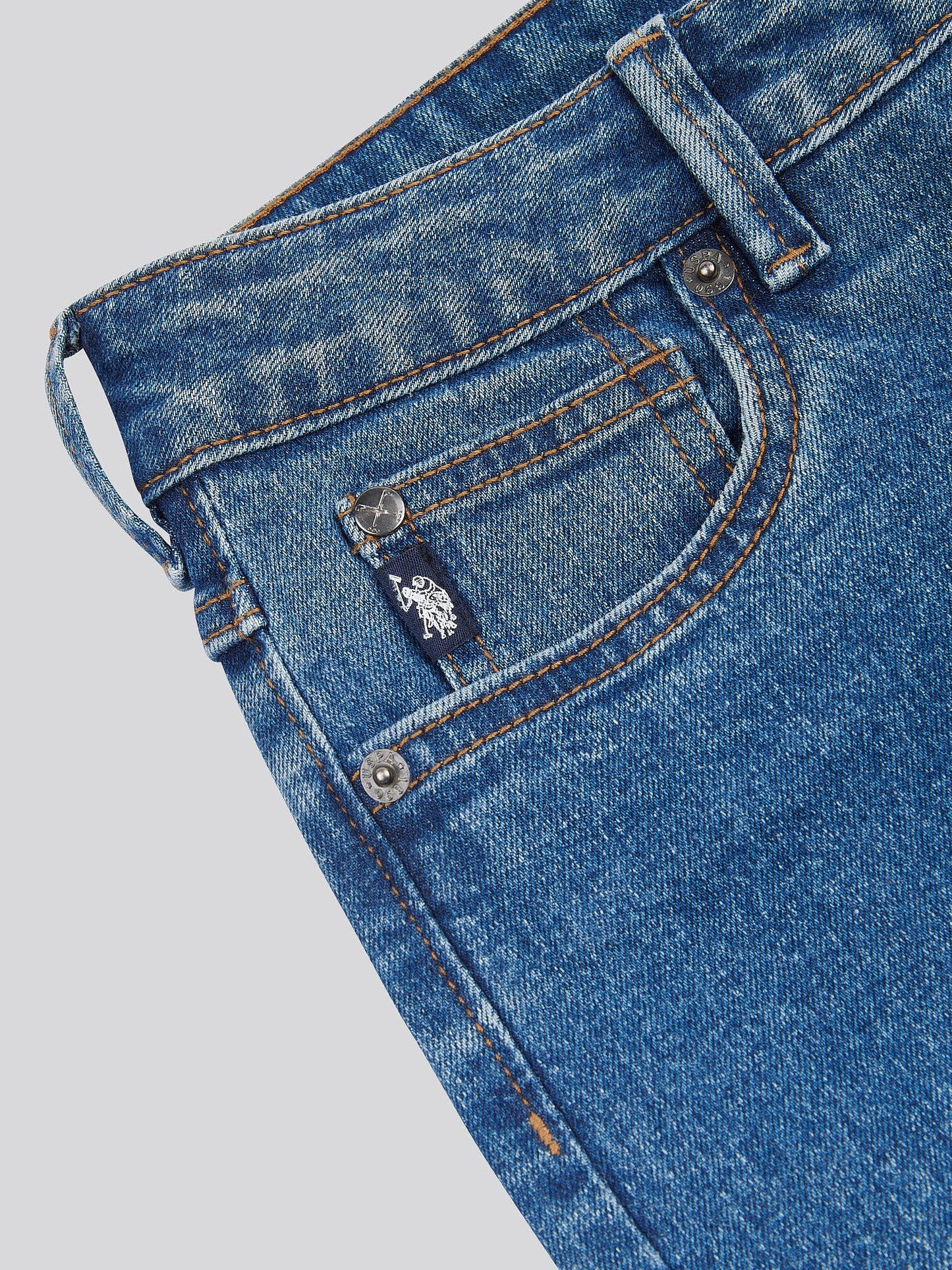 Womens Straight Fit Jean Mid Wash