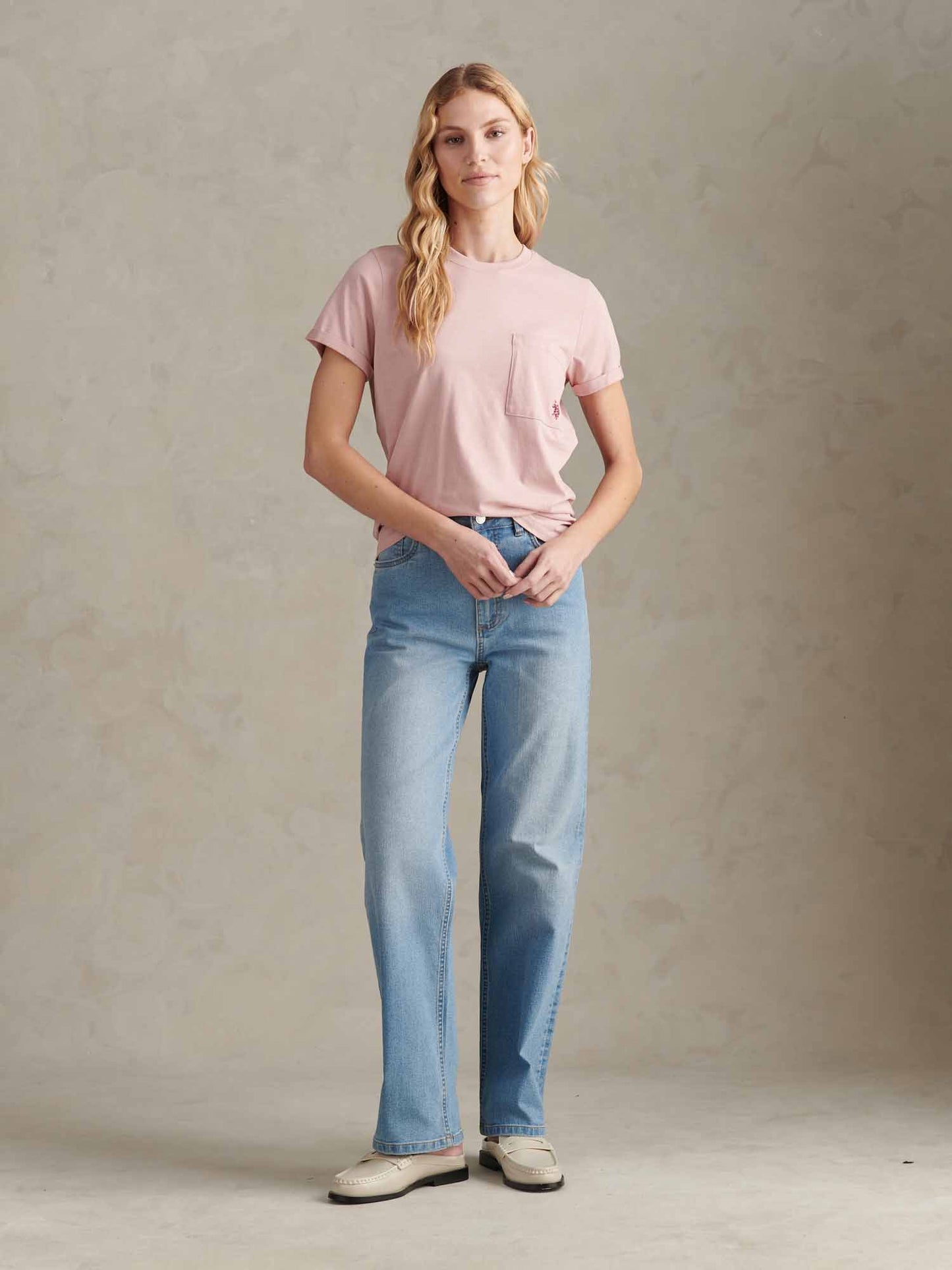 Womens Crew Neck Pocket T-Shirt in Pale Mauve