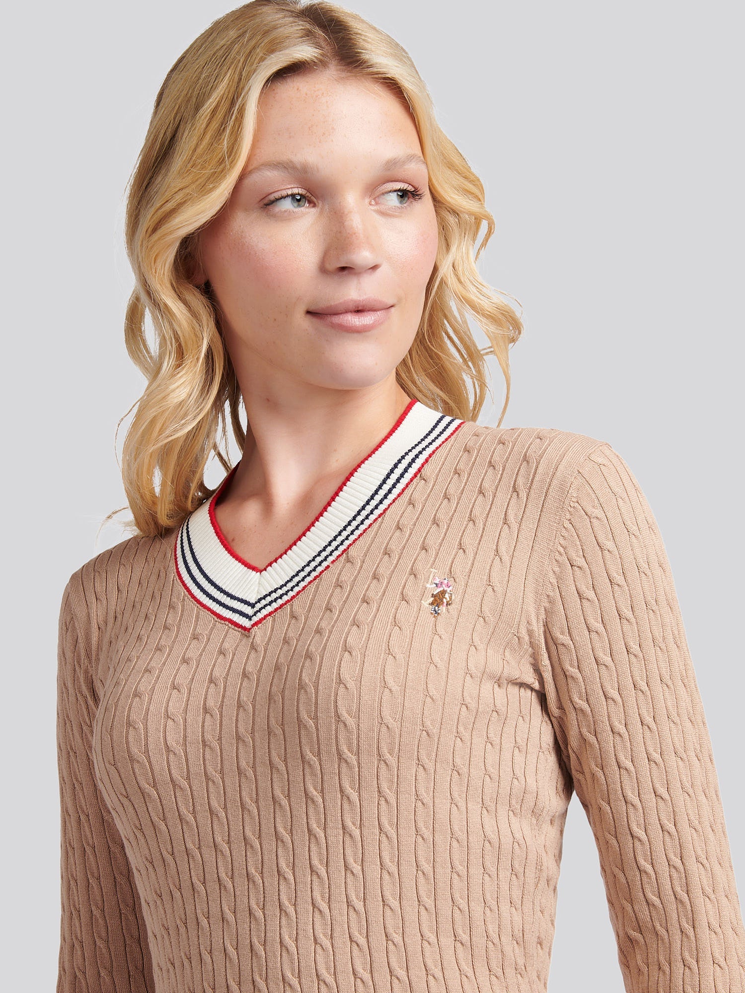 Womens Fine Cable Contrast V-Neck Jumper in Natural