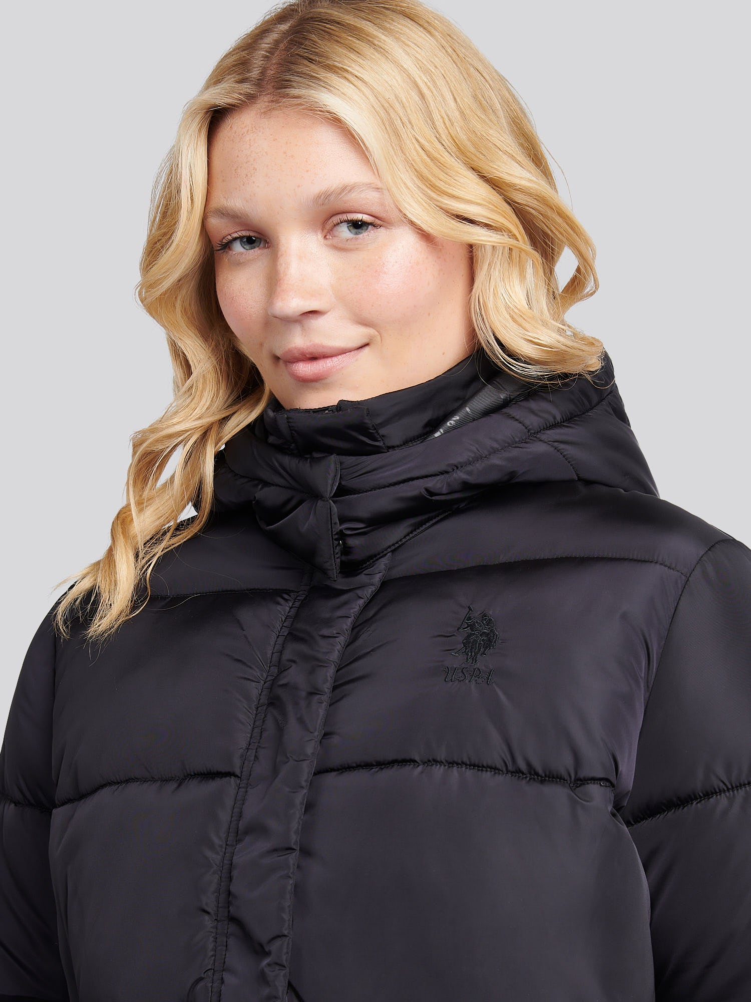 Womens Sateen Puffer Jacket in Black