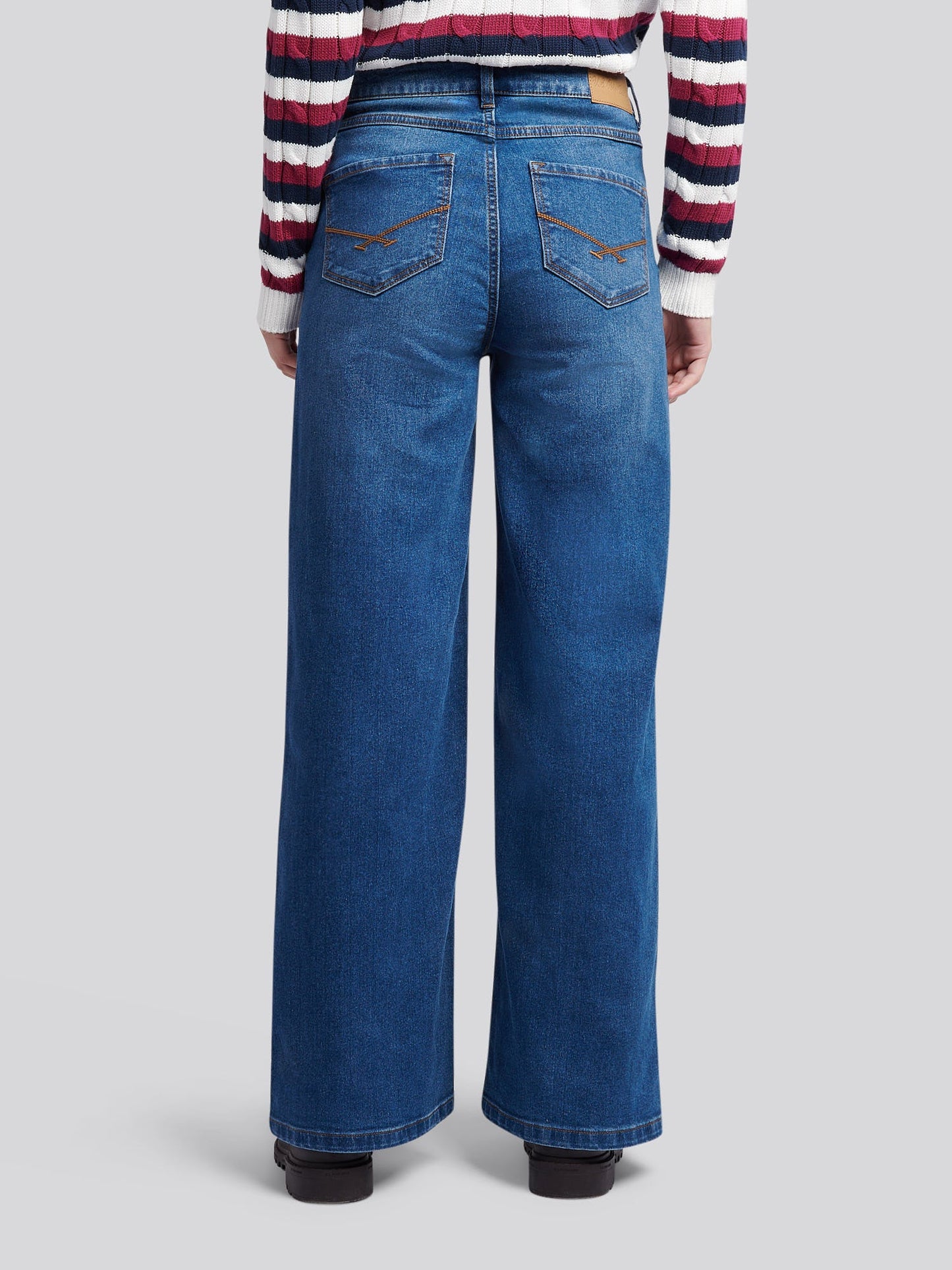 Womens Wide Fit Jean Mid Wash
