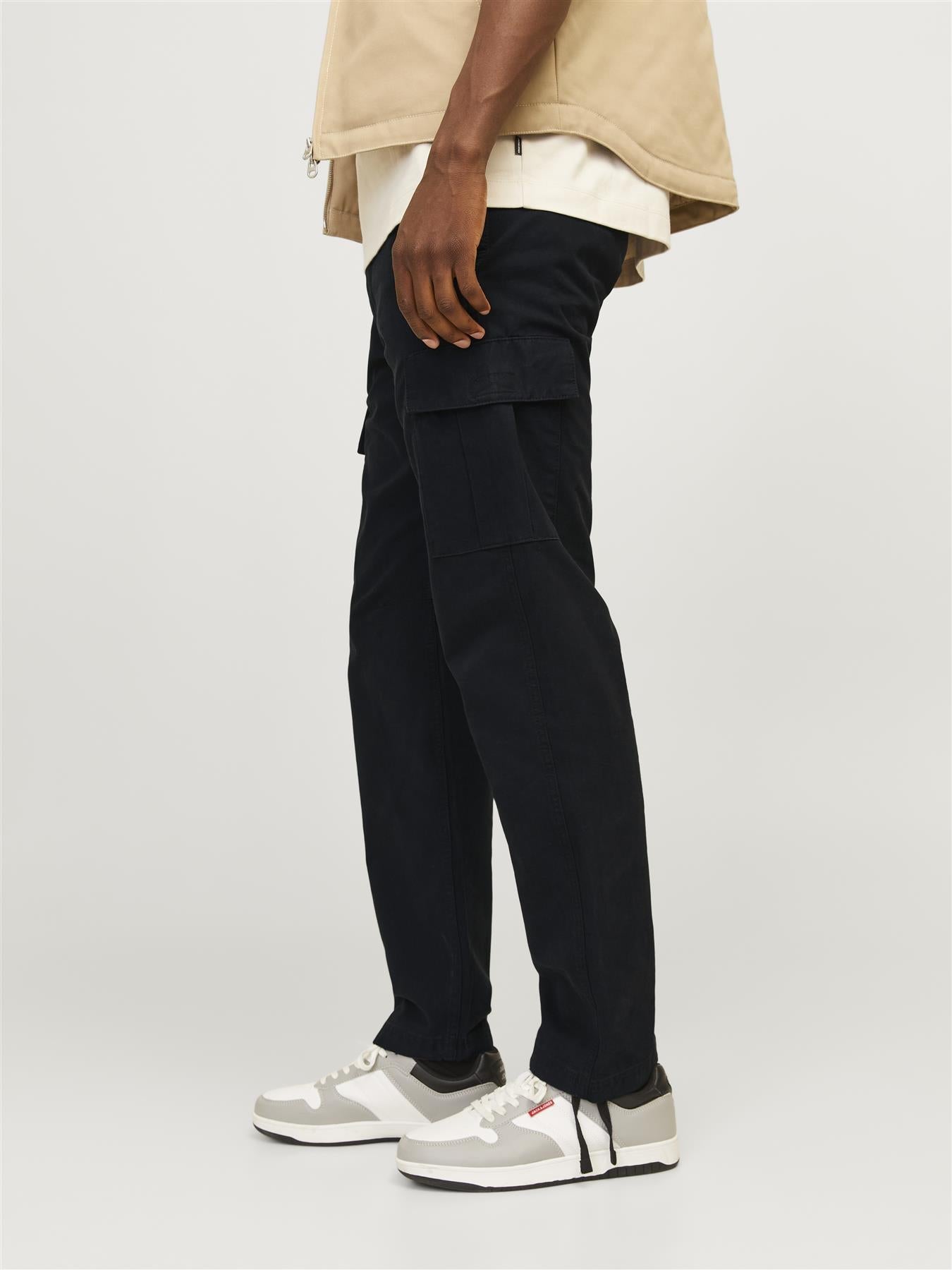 Jack & Jones Relaxed Fit Cargo Pants For Men - JPSTKANE BARKLEY CARGO PANT NOOS in Black , 27W-36W